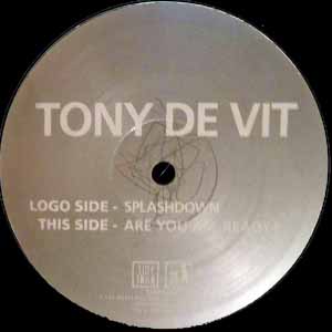 TONY DE VIT / SPLASHDOWN
